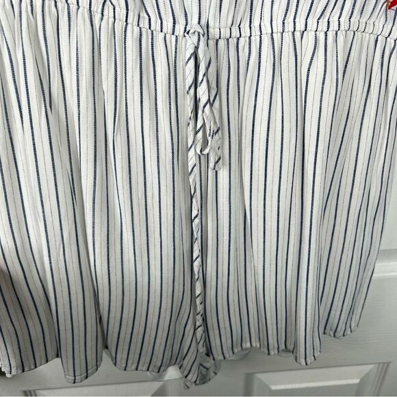 Sz L Savanna Jane Striped Floral Embroidered Romper $59 MSRP - Picture 7 of 12